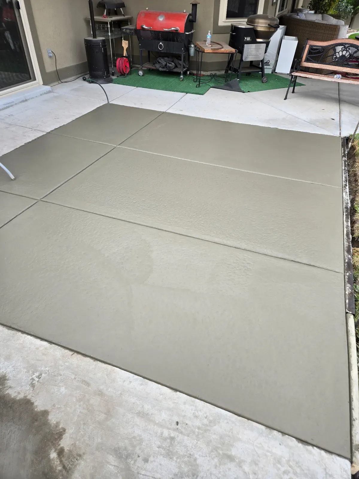 Finished six-panel backyard concrete patio in Hooper, Utah